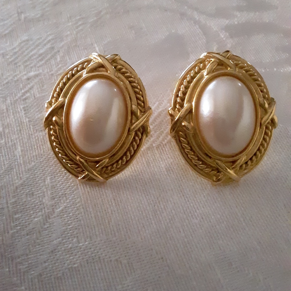 Earrings - Picture 4 of 5
